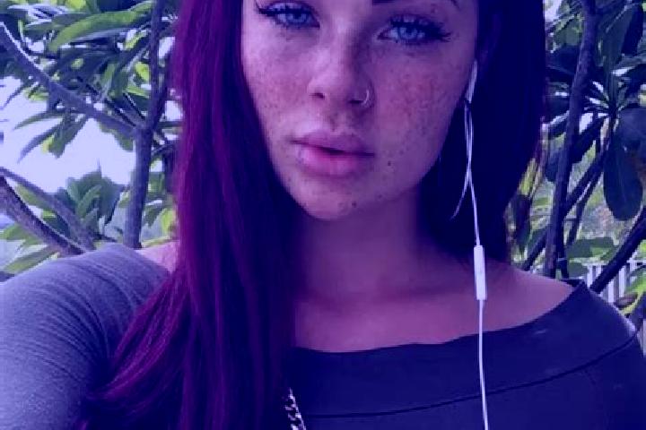 Quinn, 28, a red dark-eyed caucasian companion based in Castrovirreyna. Offering CIM, Party Girl, Fetish. Available for incall and outcall, day and evening d...