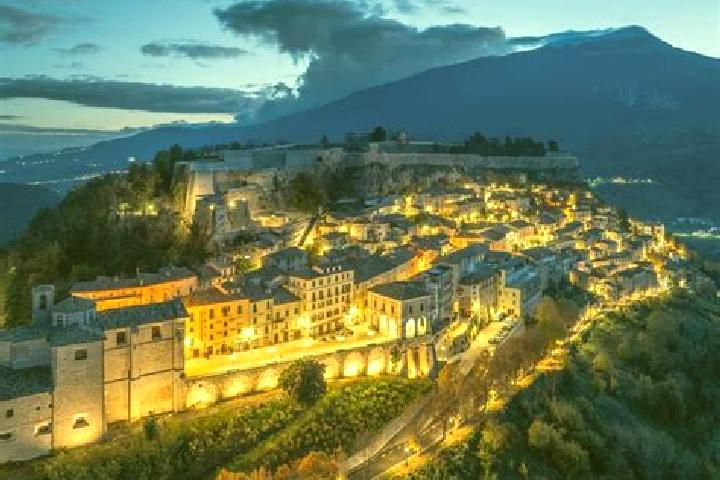 Quinn, 29 — Escort in Morro d Oro, Italy