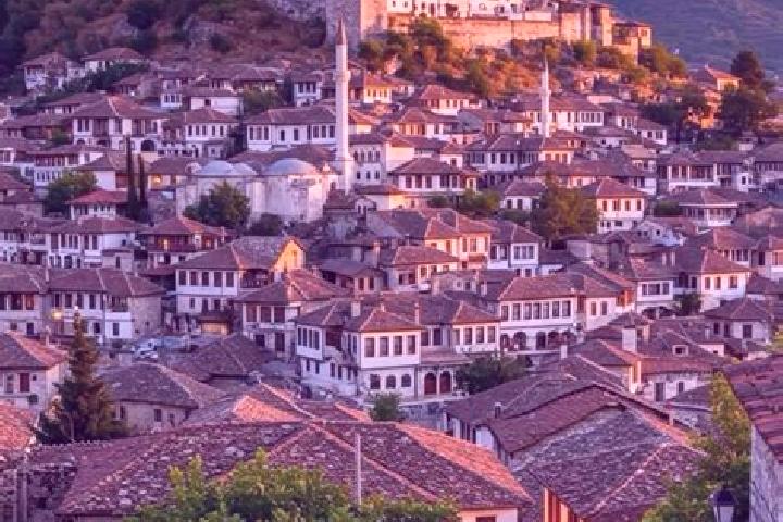 Quinn, 29 — Escort in Xhafzotaj, Albania