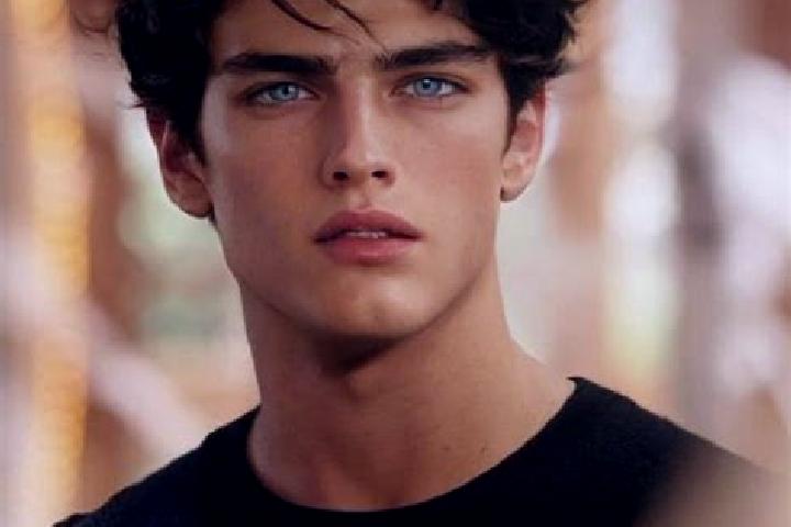 Quinn, 30, a auburn blue-eyed mediterranean companion based in Pozo de Gamboa. Offering Girlfriend Experience, OWO, 69, Prostate Massage. Available for incal...