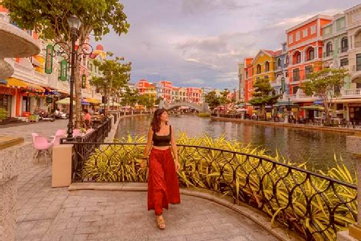 Quinn, 30, a blonde brown-eyed caribbean companion based in Phu Quoc. Offering Dinner Date, Roleplay, Deep French Kissing, Duos. Available for incall and out...