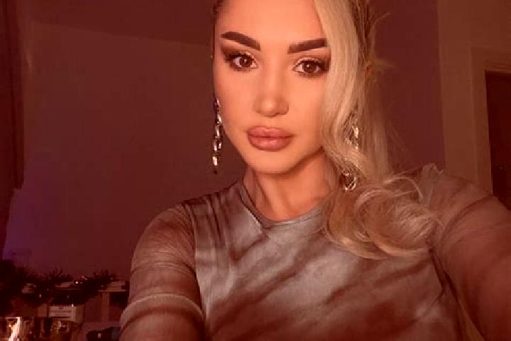 Quinn, 31, a red blue-eyed caucasian companion based in Shimoichi. Offering GFE, BDSM, Dinner Date. Available for incall and outcall, day and evening dates.