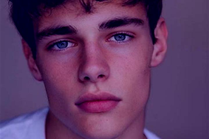 Quinn, 32, a black brown-eyed caucasian companion based in Pola. Offering Tantra, Overnight, Roleplay. Available for incall and outcall, day and evening dates.