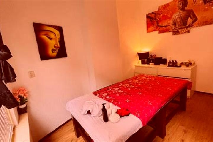 Quinn, 32, a chestnut dark-eyed caribbean companion based in Overijse. Offering Massage, Couples, Tantra, Duos. Available for incall and outcall, overnight b...