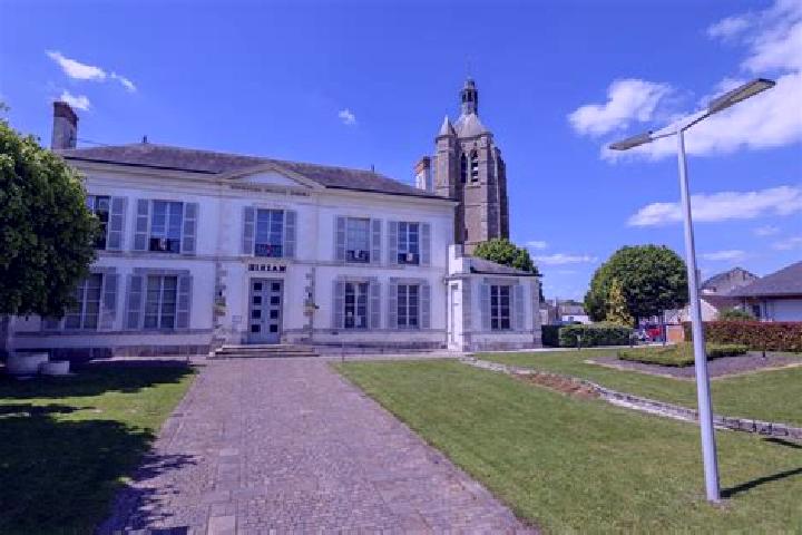 Quinn, 32 — Escort in Neuville-aux-Bois, France
