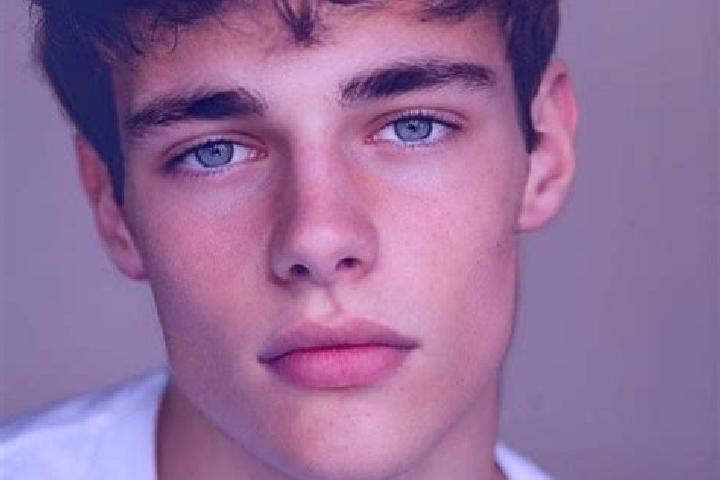 Quinn, 34, a black grey-eyed caucasian companion based in Belen. Offering OWO, Couples, Roleplay, Duos, Deep French Kissing. Available for incall and outcall...