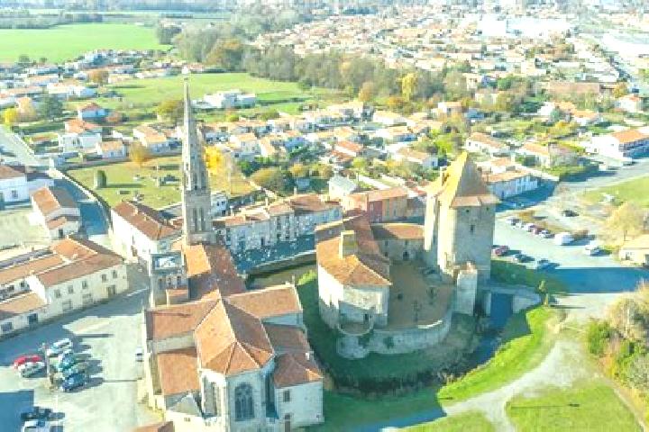 Quinn, 34 — Escort in Les Herbiers, France