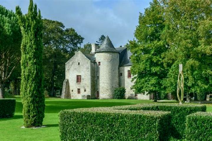 Quinn, 35 — Escort in Le Manoir, France