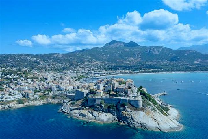 Quinn, 36 — Escort in Calvi, France