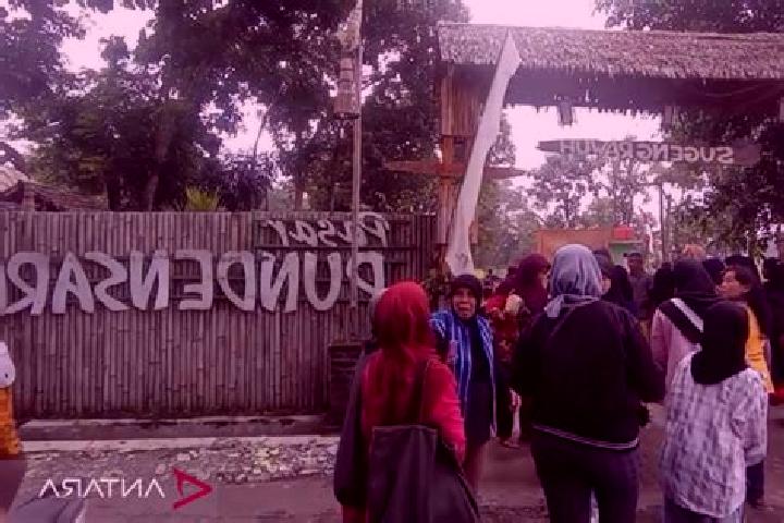 Quinn, 36 — Escort in Desa Gunungsari, Indonesia