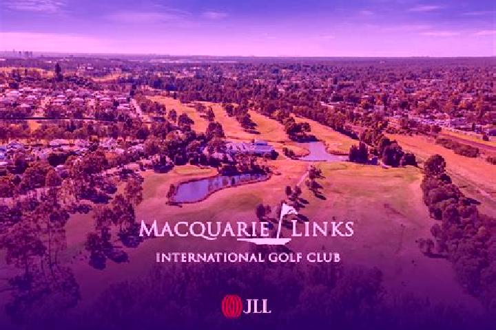 Quinn, 36 — Escort in Macquarie Links, Australia