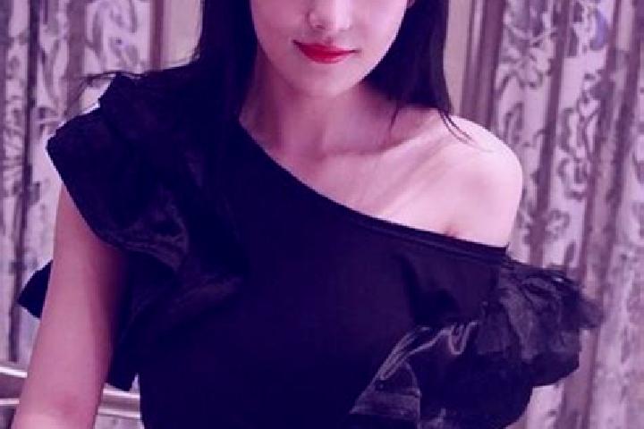 Quinn, 37, a black dark-eyed asian companion based in Varaseni. Offering Couples, Girlfriend Experience, Striptease, Prostate Massage. Available for incall a...