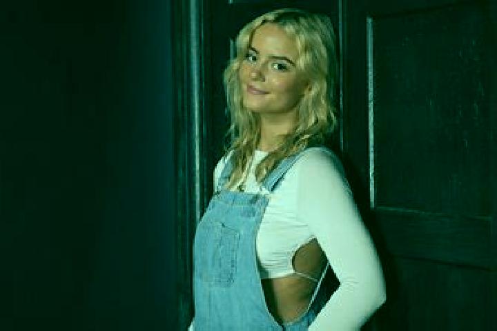 Quinn, 37, a blonde grey-eyed european companion based in Barrio de En Medio. Offering Party Girl, Travel Companion, Dinner Date, Erotic Massage. Available f...