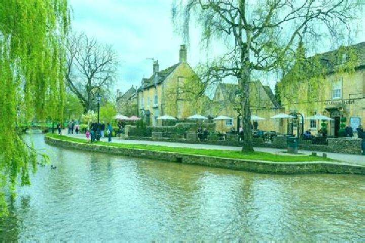Quinn, 37, a red brown-eyed mediterranean companion based in Bourton on the Water. Offering Couples, Overnight, Travel Companion, CIM, Roleplay. Available fo...