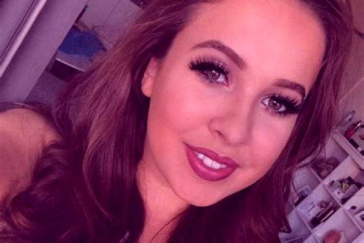 Quinn, 39, a dark blonde amber-eyed caucasian companion based in Az Ziyarah. Offering Dinner Date, Girlfriend Experience, BDSM, A-Level. Available for incall...