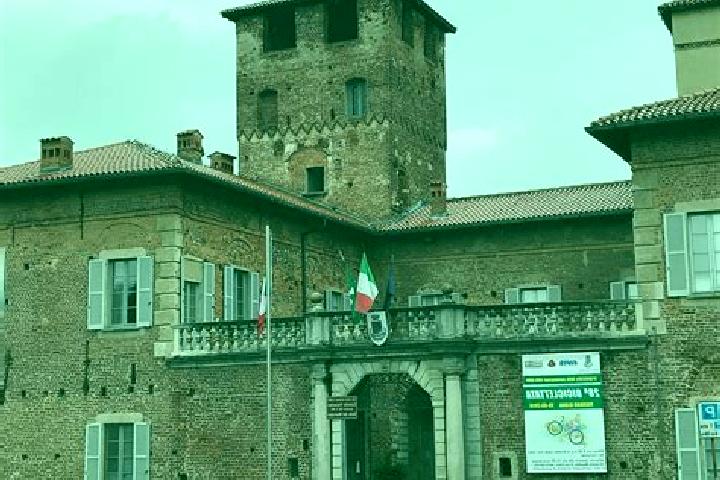 Quinn, 39 — Escort in Fagnano Castello, Italy