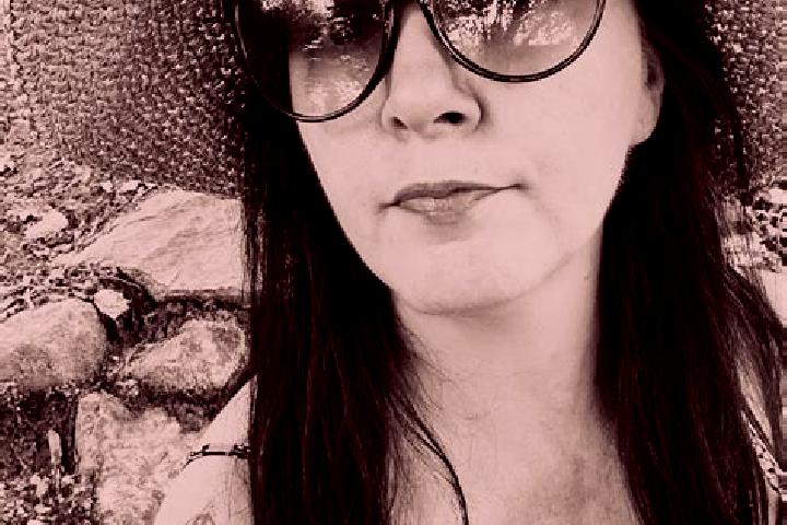 Quinn, 39 — Escort in Les Trois-Pierres, France