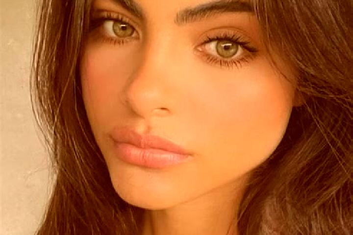 Riley, 20, a auburn dark-eyed indian companion based in Verkeerdevlei. Offering Overnight, Prostate Massage, CIM, Dinner Date. Available for incall and outca...