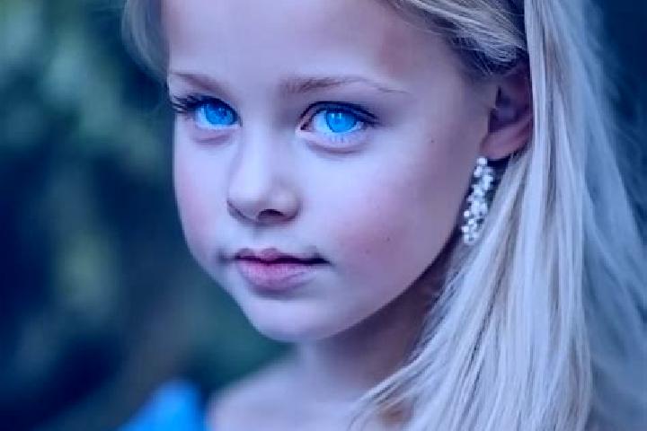 Riley, 20, a blonde blue-eyed mixed companion based in Capella. Offering OWO, Duos, Overnight. Available for incall and outcall, overnight bookings available.