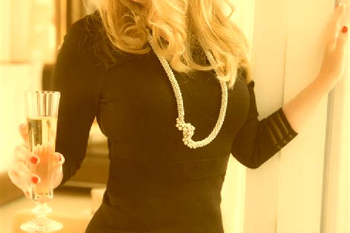 Riley, 20, a blonde grey-eyed ebony companion based in Rocca di Mezzo. Offering A-Level, BDSM, Fetish, Prostate Massage, Dinner Date. Available for incall an...