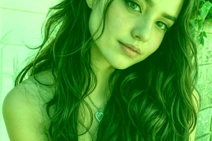 Riley, 20, a brunette hazel-eyed middle eastern companion based in Kayes. Offering Striptease, OWO, Erotic Massage, GFE, Prostate Massage. Available for inca...