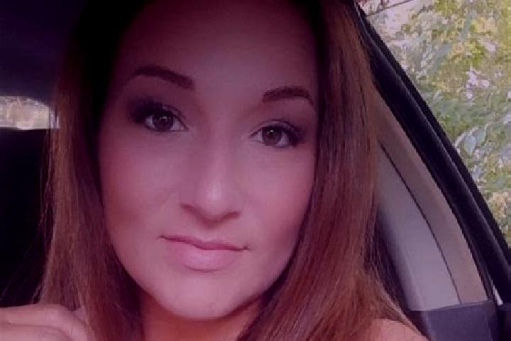 Riley, 20 — Escort in Castalian Springs, United States