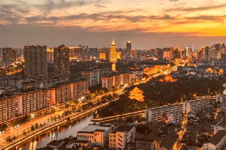 Riley, 20 — Escort in Luci, China