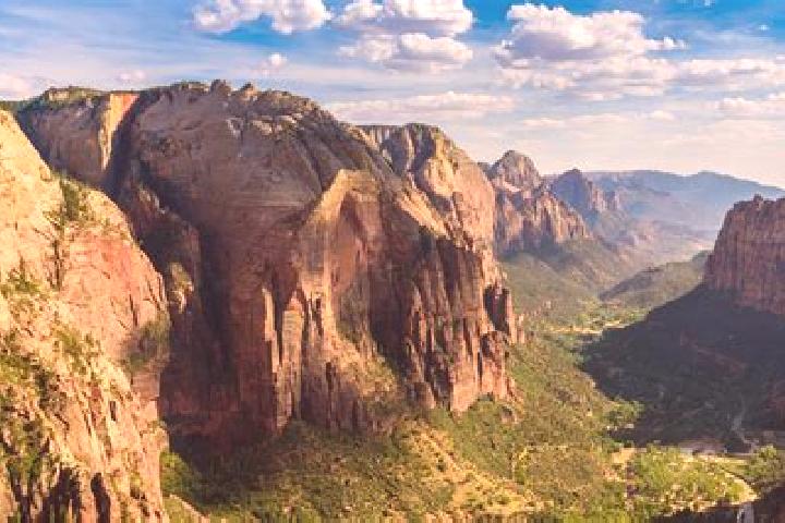Riley, 20 — Escort in Zion, United States