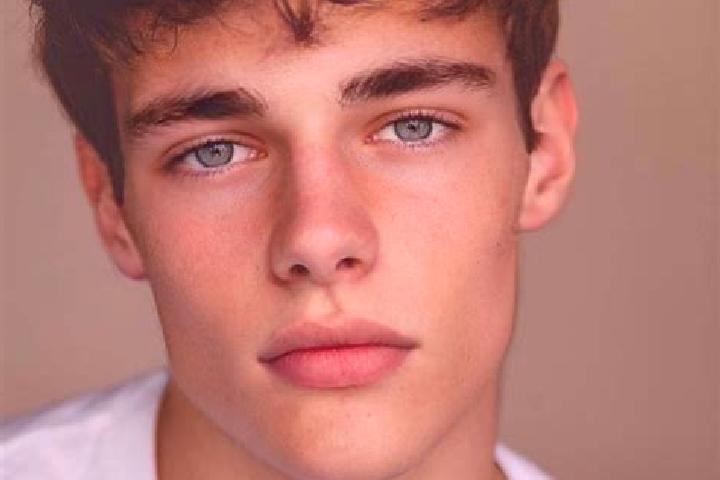 Riley, 21, a black brown-eyed caucasian companion based in Montjean. Offering GFE, Duos, Travel Companion. Available for incall and outcall, overnight bookin...