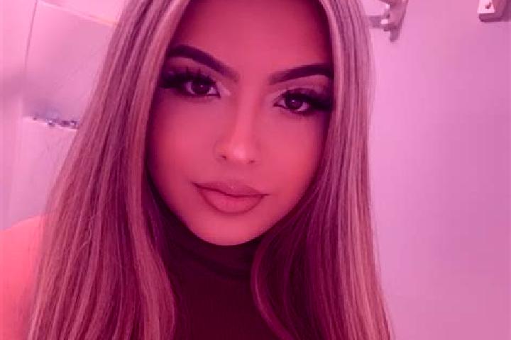 Riley, 21, a blonde dark-eyed latina companion based in Capinopolis. Offering Duos, CIM, Tantra. Available for incall and outcall, overnight bookings available.