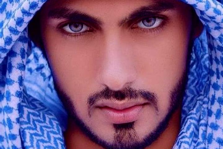 Riley, 21, a red grey-eyed middle eastern companion based in Sepikaha. Offering Tantra, Prostate Massage, Deep French Kissing, Domination. Available for inca...