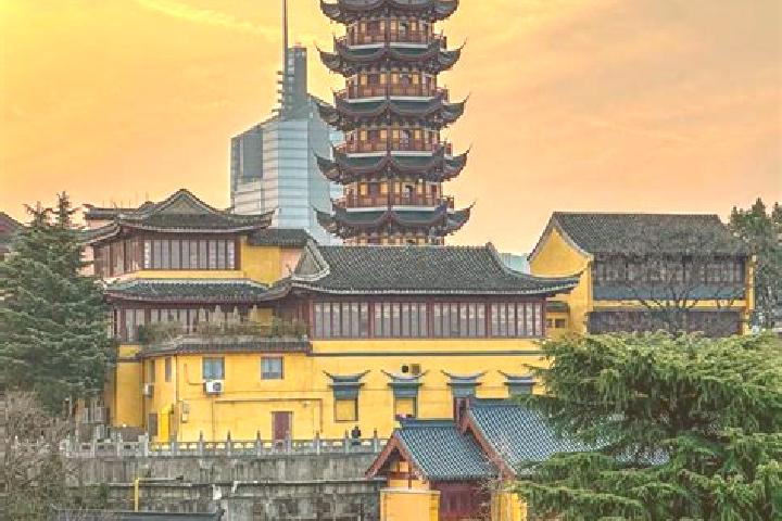 Riley, 21 — Escort in Jiming, China