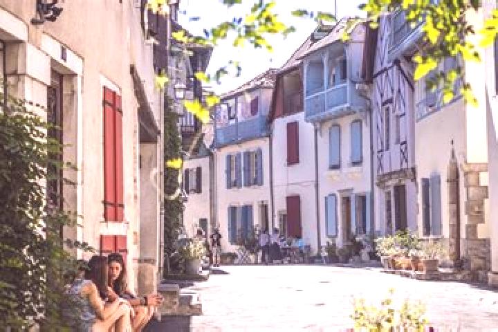 Riley, 21 — Escort in Sauveterre-de-Bearn, France