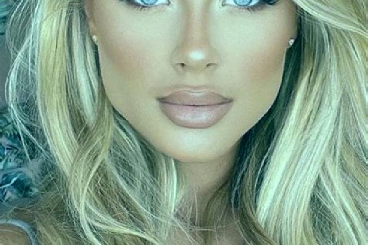 Riley, 22, a blonde blue-eyed latina companion based in Psary. Offering Domination, OWO, Duos, 69. Available for incall and outcall, day and evening dates.