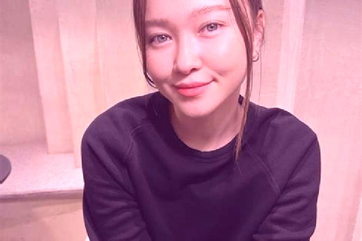 Riley, 22, a dark blonde blue-eyed asian companion based in Cadenqui. Offering Roleplay, BDSM, Dinner Date. Available for incall and outcall, overnight booki...