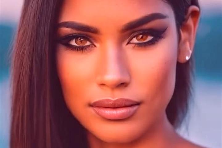 Riley, 22, a red brown-eyed latina companion based in Traisen. Offering CIM, Domination, Massage. Available for incall and outcall, day and evening dates.
