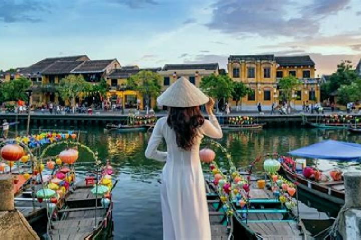 Riley, 22 — Escort in Di An, Vietnam