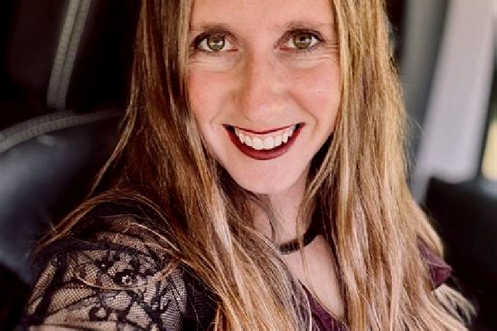 Riley, 22 — Escort in Mount Carroll, United States