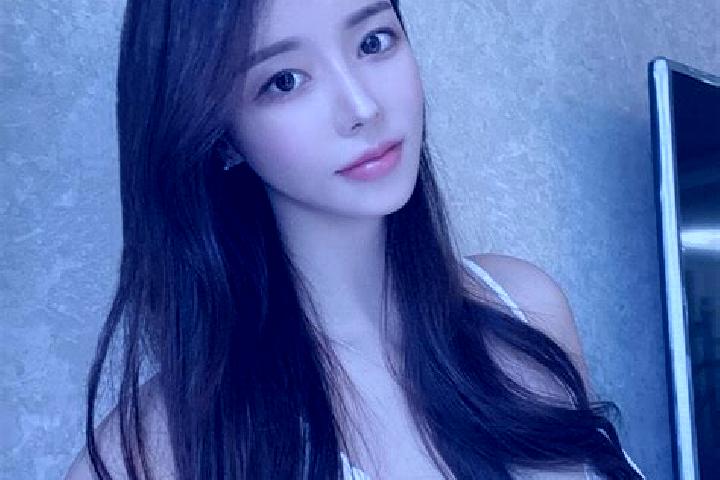 Riley, 22 — Escort in Pingqiao, China