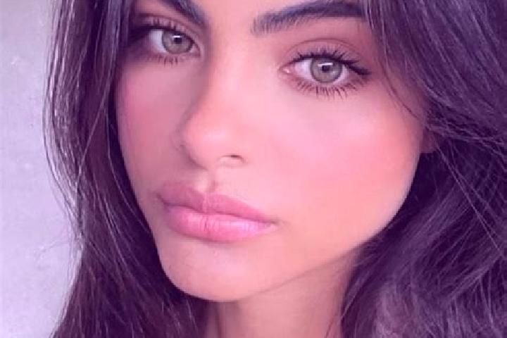 Riley, 23, a chestnut dark-eyed european companion based in Vounoplagia. Offering Tantra, Overnight, A-Level. Available for incall and outcall, overnight boo...