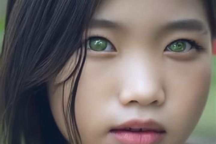 Riley, 23, a red green-eyed asian companion based in Prey Chhor. Offering Couples, Duos, Massage, CIM. Available for incall and outcall, day and evening dates.