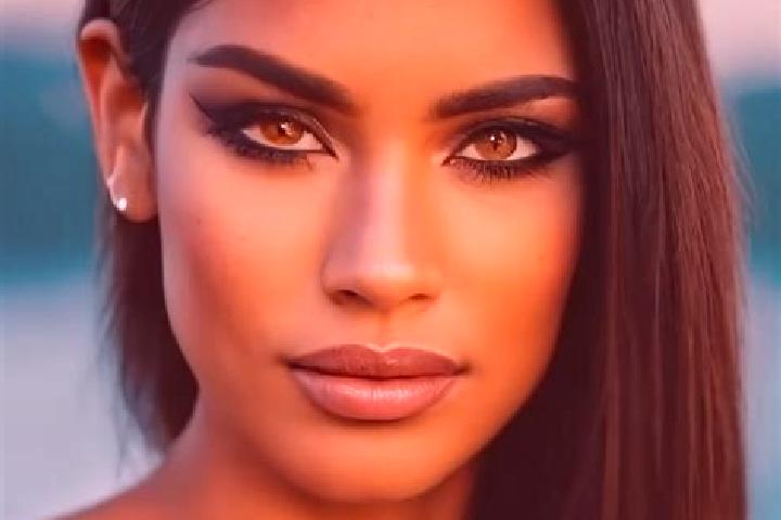 Riley, 24, a dark blonde amber-eyed latina companion based in Bosville. Offering Couples, Overnight. Available for incall and outcall, day and evening dates.