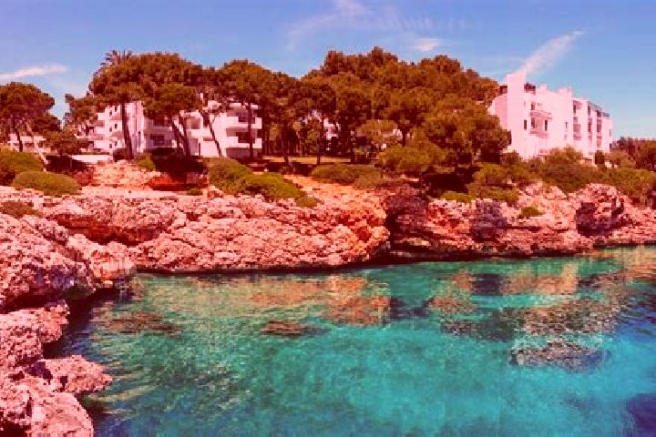 Riley, 24 — Escort in Cala d Or, Spain