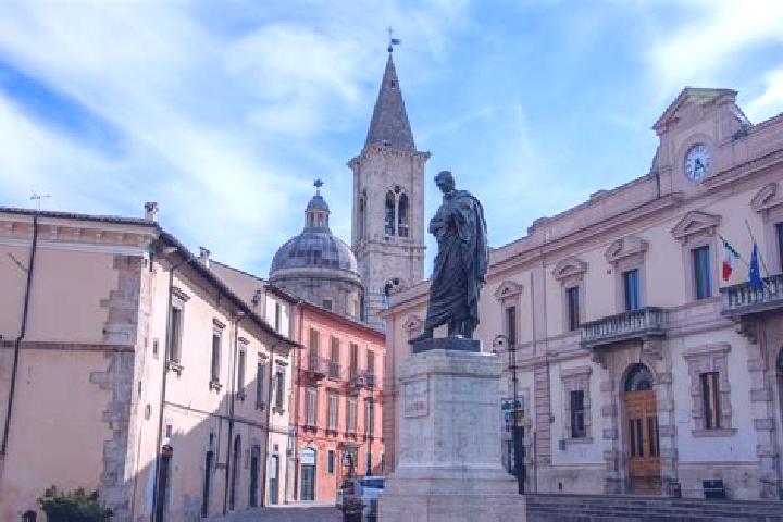 Riley, 24 — Escort in Castelvecchio Subequo, Italy