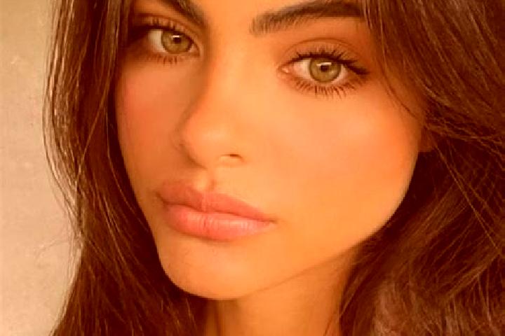 Riley, 25, a brunette dark-eyed caucasian companion based in Malabar. Offering CIM, Overnight, Massage. Available for incall and outcall, day and evening dates.
