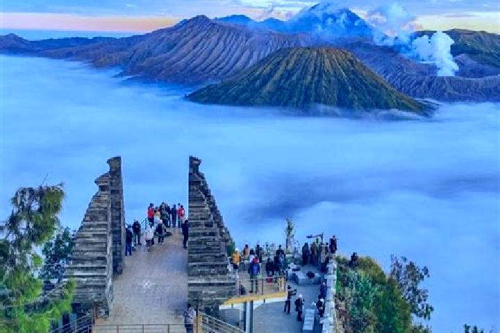 Riley, 25 — Escort in Sruni, Indonesia