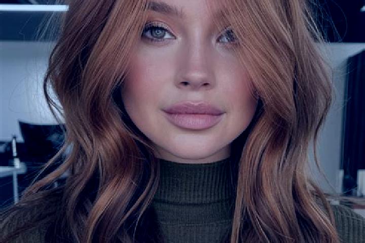 Riley, 26, a auburn brown-eyed slavic companion based in Navianos de Valverde. Offering 69, BDSM. Available for incall and outcall, day and evening dates.
