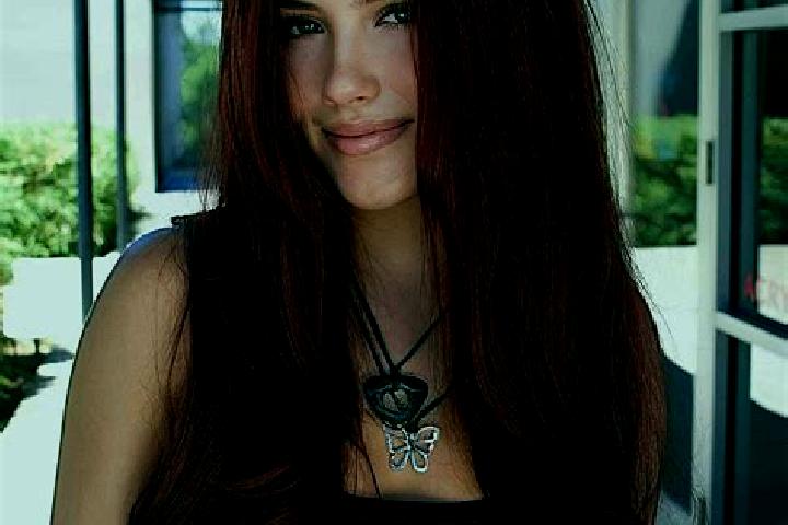 Riley, 26, a auburn dark-eyed caucasian companion based in Locmine. Offering OWO, Couples. Available for incall and outcall, overnight bookings available.