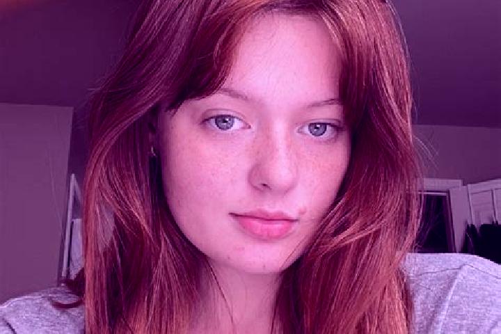 Riley, 27, a red brown-eyed european companion based in Belyashi. Offering Duos, Couples. Available for incall and outcall, overnight bookings available.