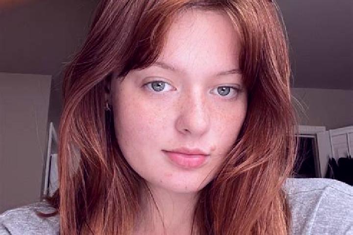 Riley, 27, a red brown-eyed slavic companion based in Bellows Falls. Offering Duos, Party Girl, OWO. Available for incall and outcall, day and evening dates.